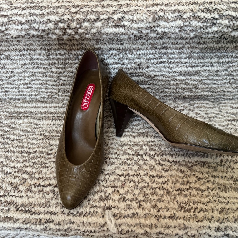 Brown Crocodile Patterned Pumps - image 1